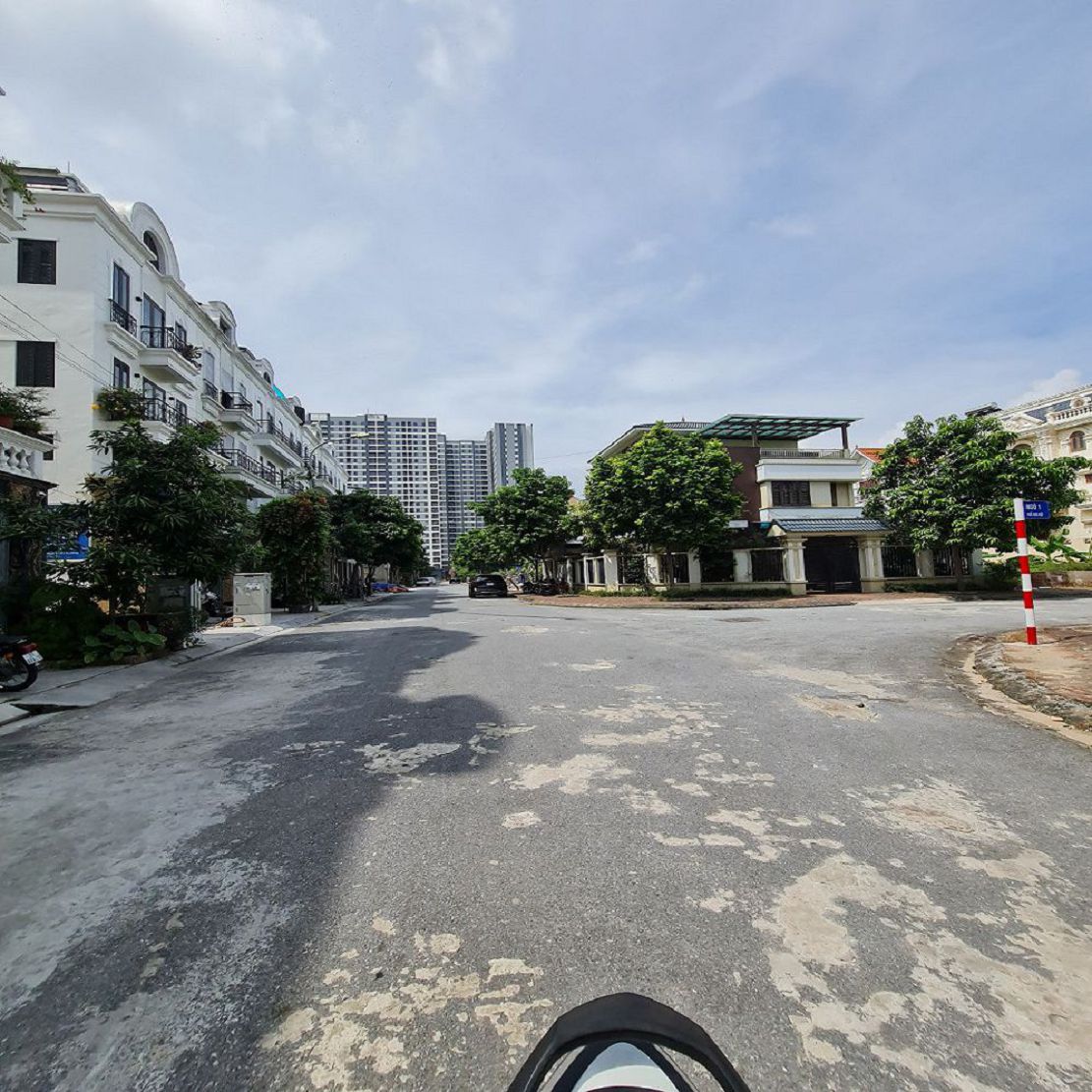 Bán Biệt Thự Đơn Lập Tặng 200m2 Đất Sổ Đỏ Tại Đa Tốn, Gia Lâm - GẤP LẮM RỒI!  Lh 0989894845 - Ảnh chính